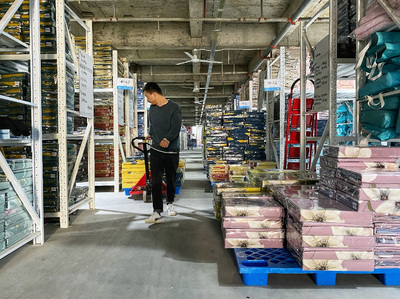 拼多多C2M工厂电商模式 新消费时代的创新引擎——解读《2020年中国消费市场发展报告》